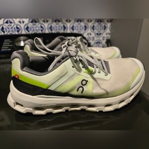 ON On Cloud Running Shoes with Lime and Gray Highlights Size 7 Mens